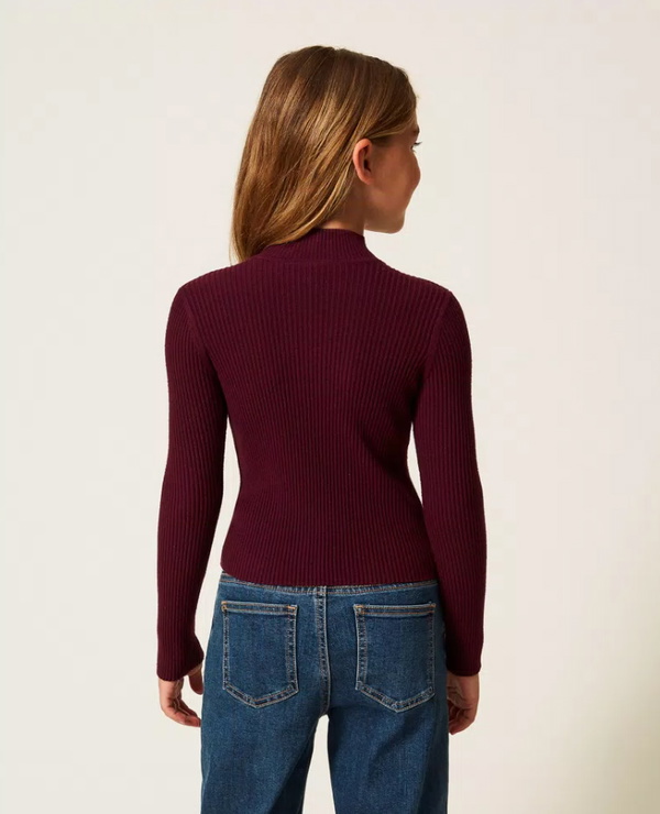 Twinset Milano girls fijngebreid col truitje met goud logo in de kleur burgundy bordeaux rood